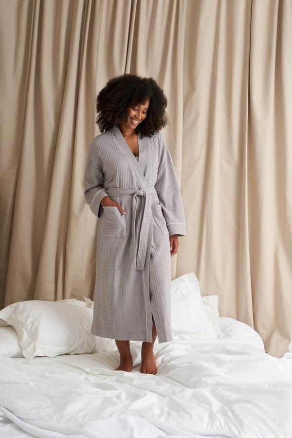 pretty you Luxury Suite Waffle Robe in Gray