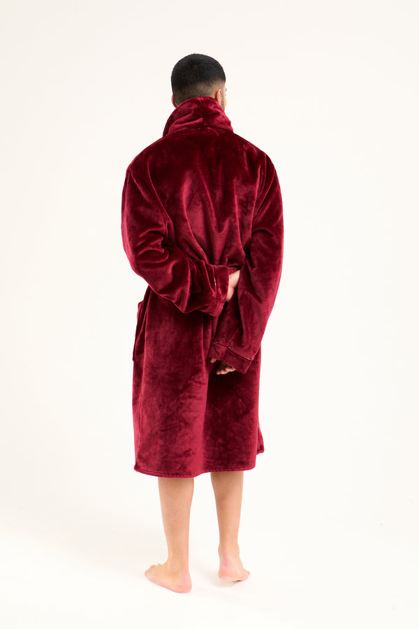 Pretty You Mister You Super Plush Robe In Claret