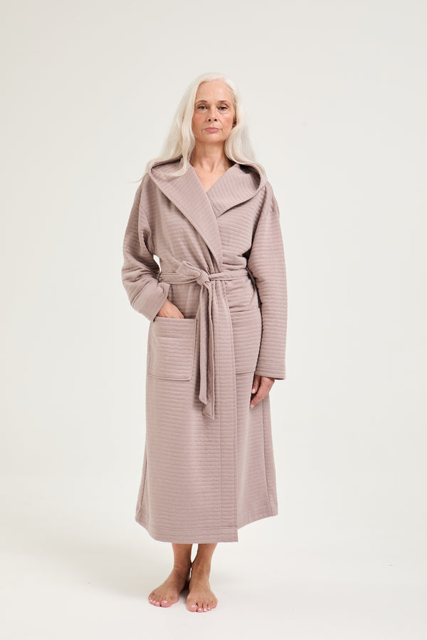 pretty you Quilted Jersey Hooded Robe in Mink