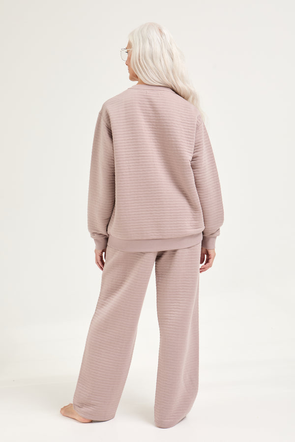 Pretty You Quilted Jersey Lounge Set In Mink