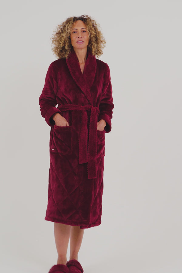 Pretty You Quilted Velour Dressing Gown In Raven