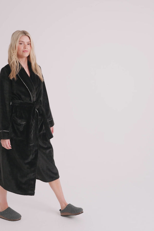 Pretty You Super Plush Robe In Black