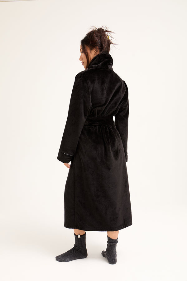 Pretty You Super Plush Robe In Black