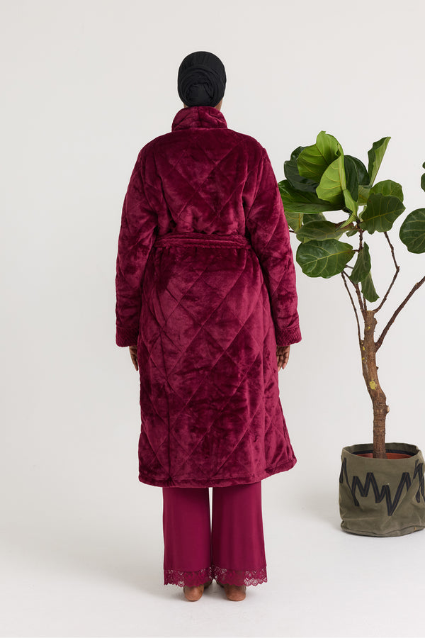 Pretty You Quilted Velour Dressing Gown In Bordeaux