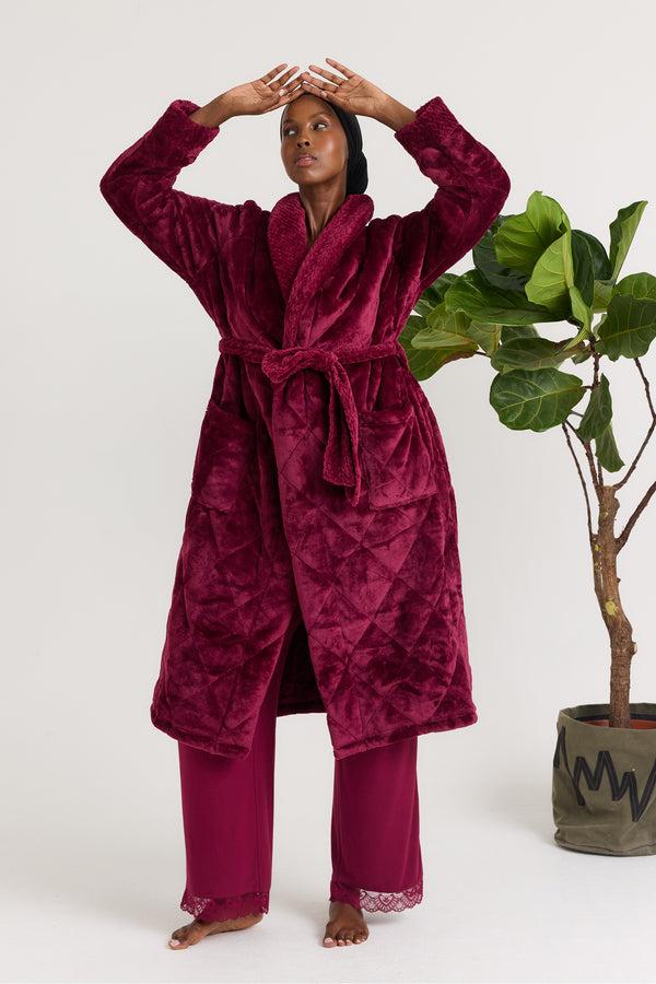 pretty you Quilted Velour Dressing Gown in Bordeaux