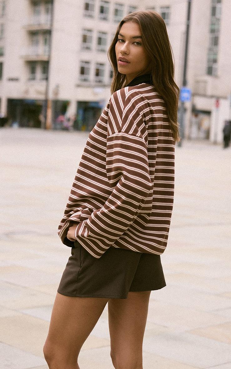 Pretty Little Thing Chocolate Stripey Collar Detail Long Sleeve Rugby Top