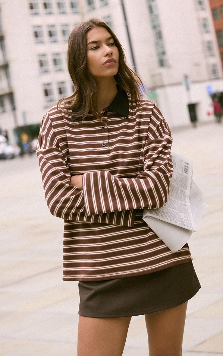 Pretty Little Thing Chocolate Stripey Collar Detail Long Sleeve Rugby Top
