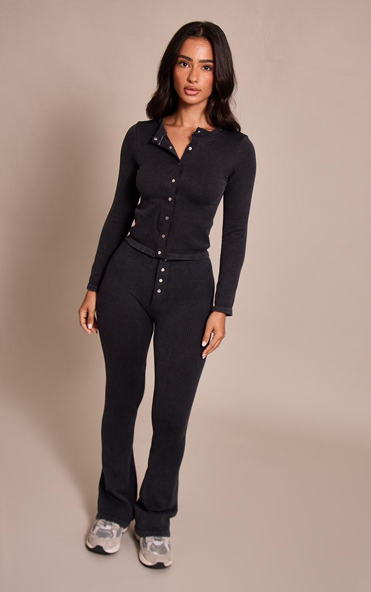 Pretty Little Thing Petite Charcoal Faded Snatched Rib Button Detail Flared Leggings