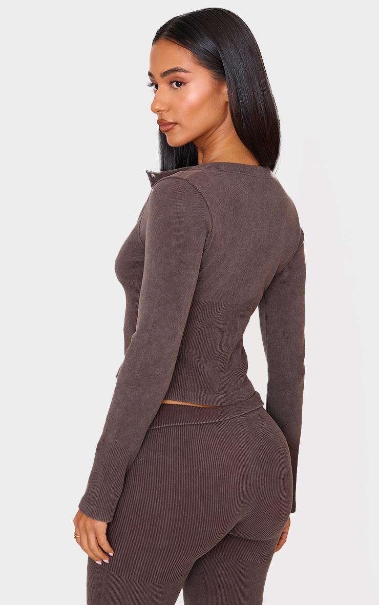Pretty Little Thing Petite Chocolate Faded Snatched Rib Long Sleeve Button Up Long Top