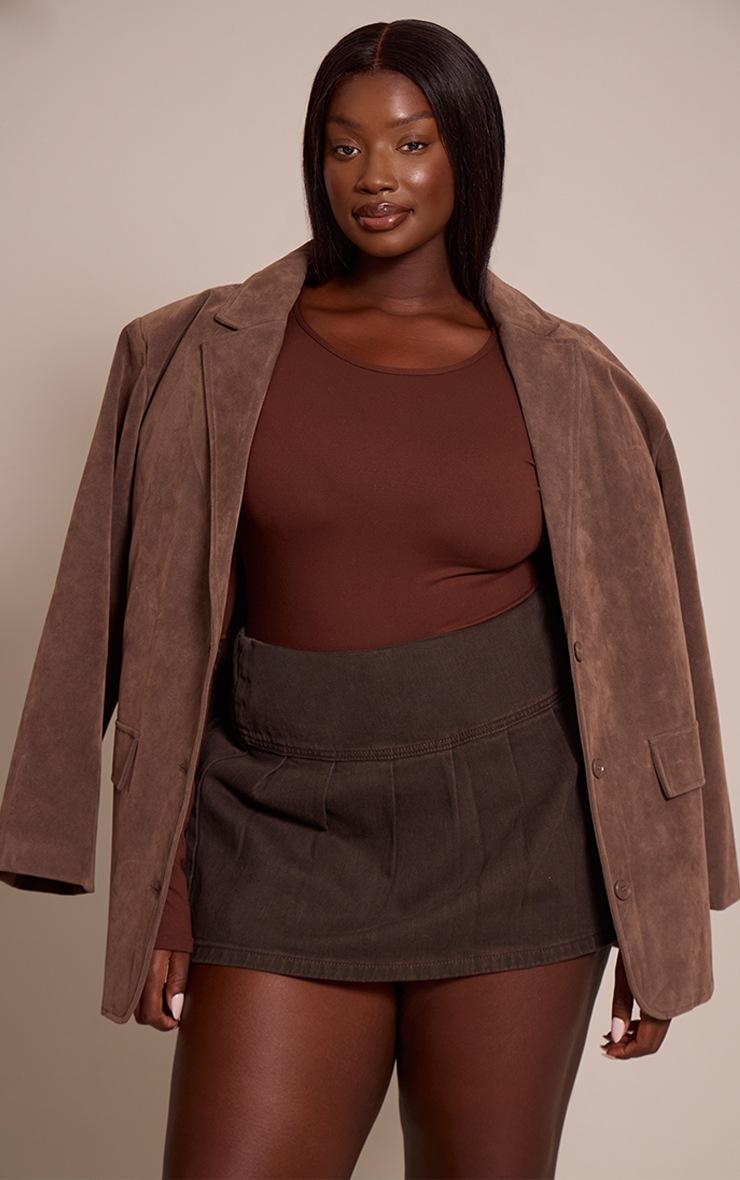 Pretty Little Thing Plus Dark Chocolate Floaty Pleated Denim Mini Skirt
