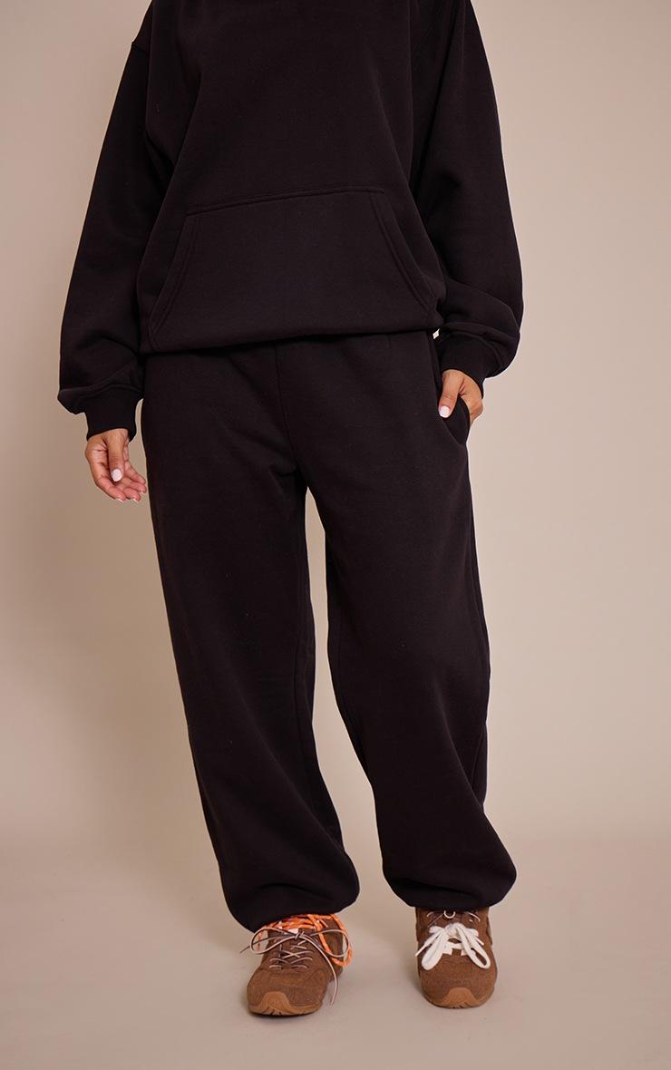 Pretty Little Thing Petite Black Cuffed Sweatpant