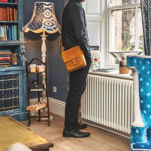 Primehide Columbia Buckle Messenger Bag