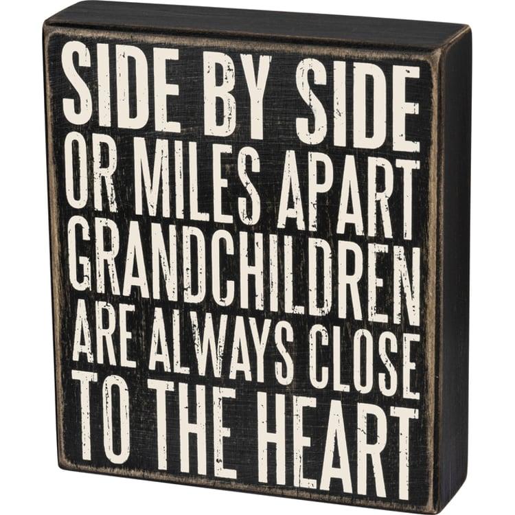 primitives by kathy Grandchildren Are Close To The Heart Box Sign
