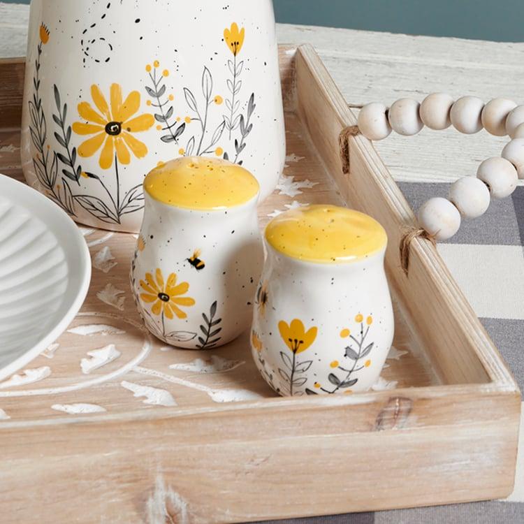 Primitives By Kathy Bee Salt And Pepper Shakers