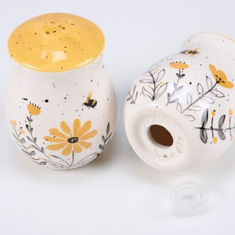 Primitives By Kathy Bee Salt And Pepper Shakers