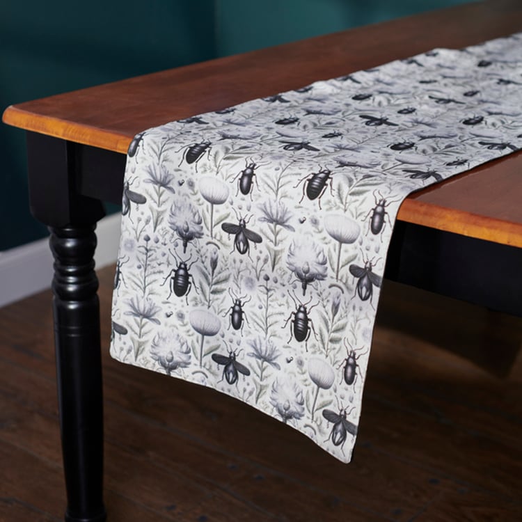 Primitives By Kathy Beetles Table Runner