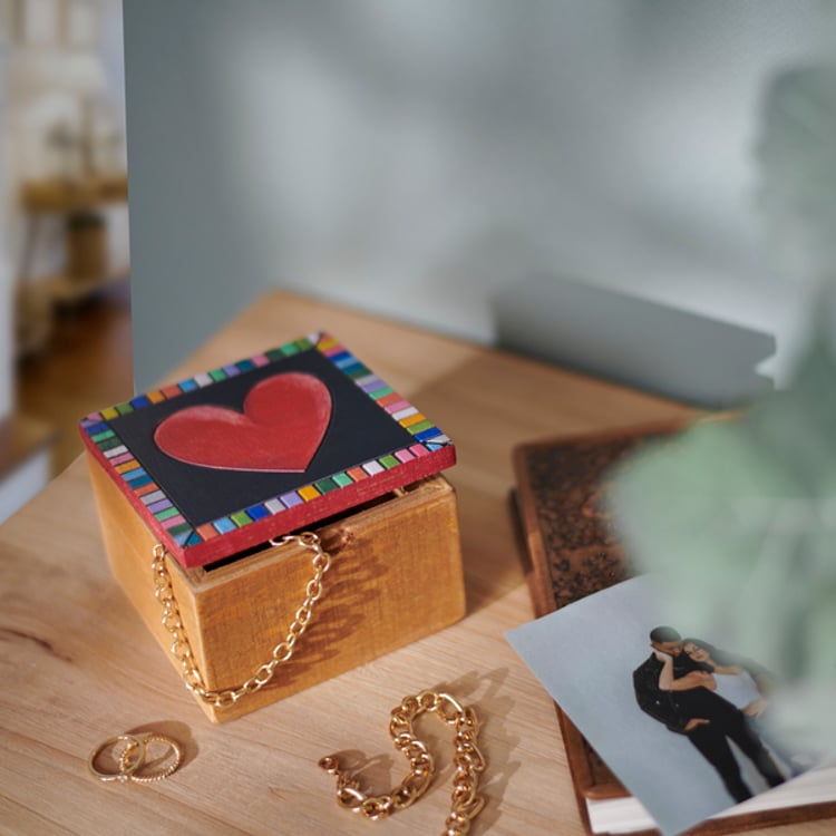 Primitives By Kathy Heart Hinged Box