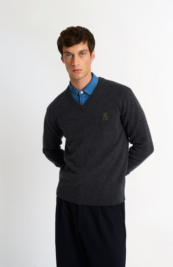 pringle of scotland Men's Classic V-neck Supersoft Lambswool Jumper In Charcoal
