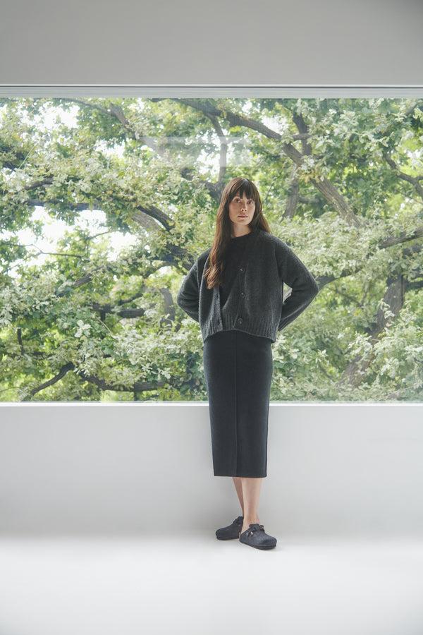 Pringle Of Scotland Women's Cropped Round Neck Chunky Cashmere Jumper In Charcoal