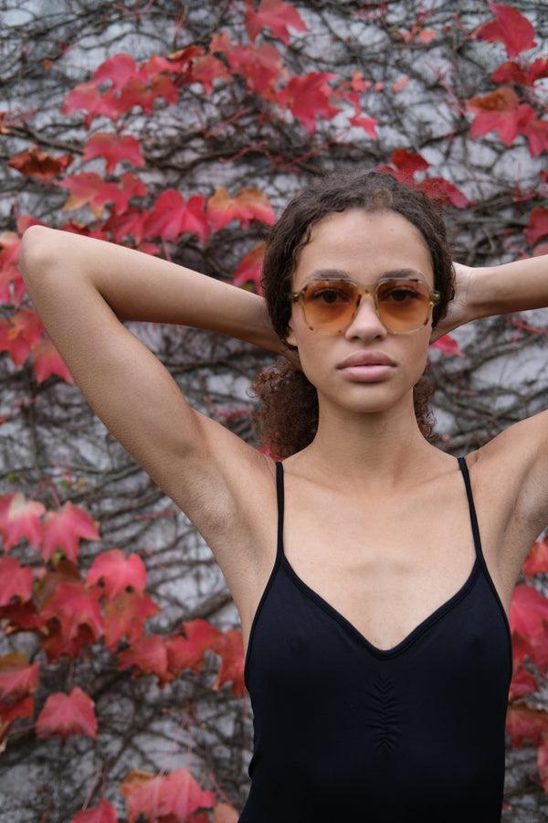 Prism DAKOTA Sunglasses | Clear Tortoiseshell With Caramel Lens