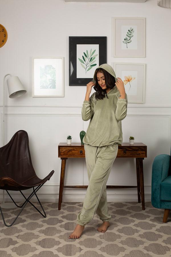 Private Lives Winter Lounger In Supersoft Velvet