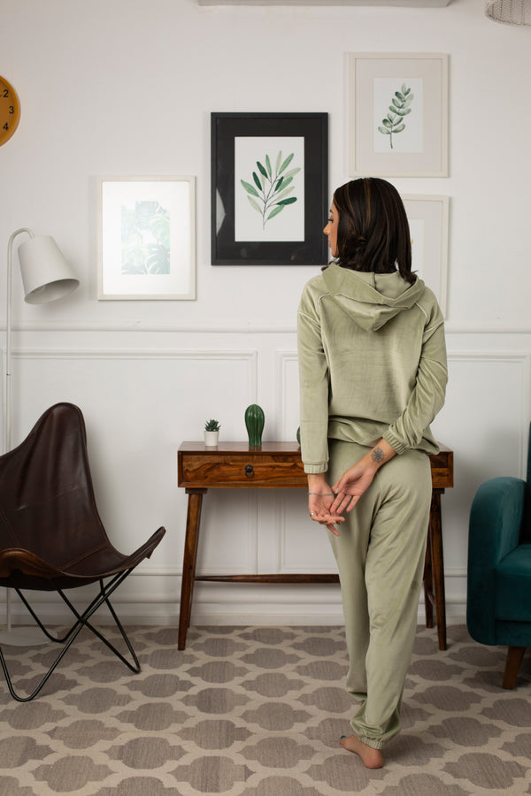 Private Lives Winter Lounger In Supersoft Velvet