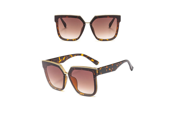 Privileged By J.c. Dossier Beat Sunnies Gradient Purple Sunglasses