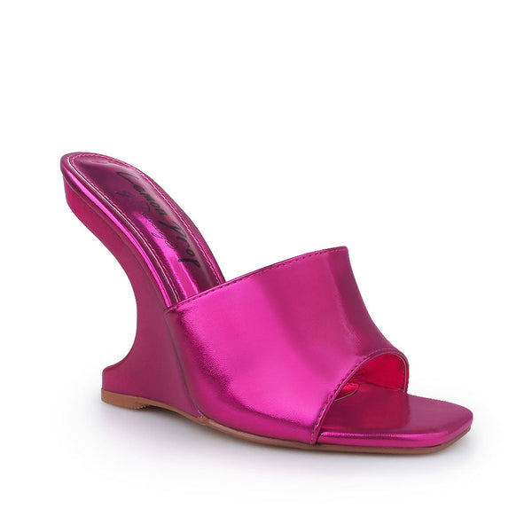 Privileged By J.c. Dossier Kabili Gold Slip-On Heel