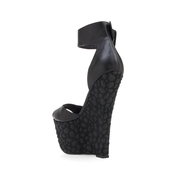 Privileged By J.c. Dossier Valley Black Platform Wedge