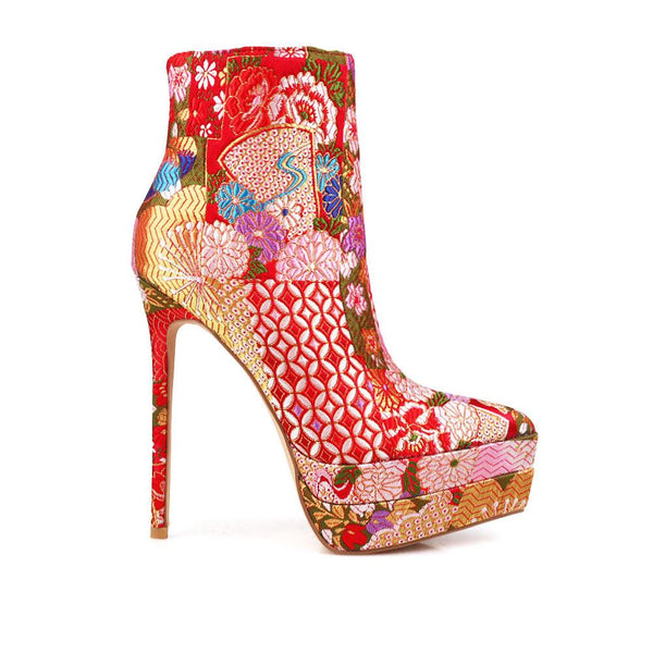 privileged by j.c. dossier Yzma Floral Platform Bootie