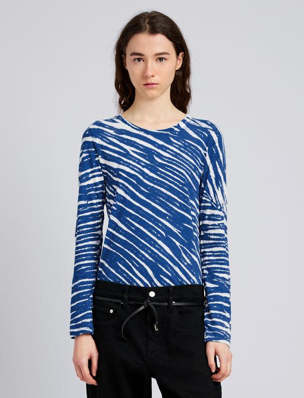 proenza schouler Proenza Schouler Mia T-Shirt in Tie Dye Tissue Jersey - Blue Multi