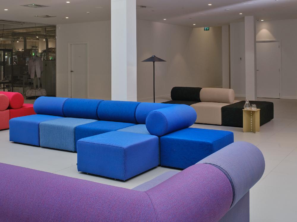 Puik Chester Hocker Small Element