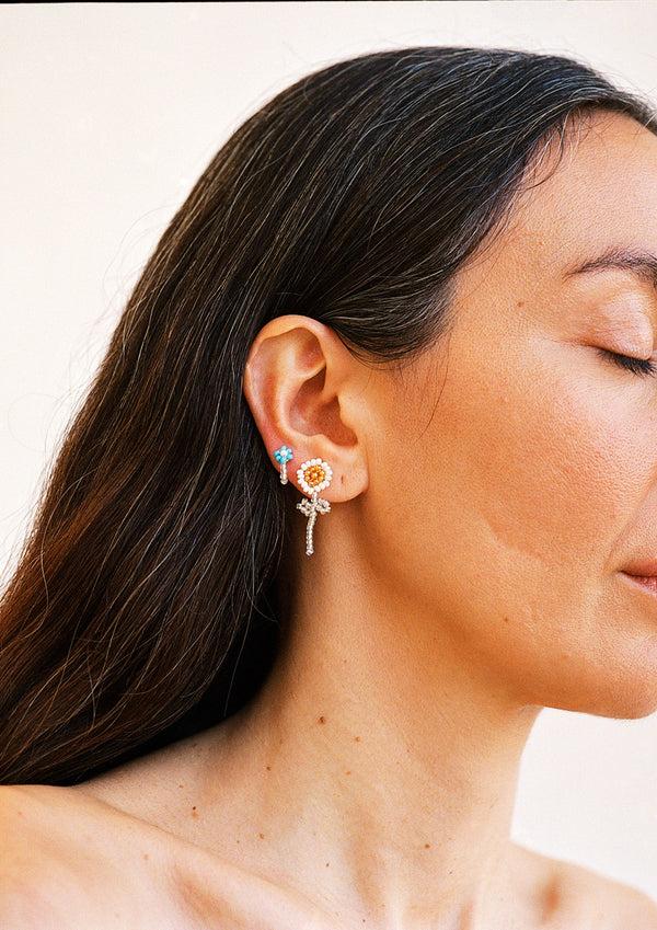 Pura Utz Blue Flower Ear Stick