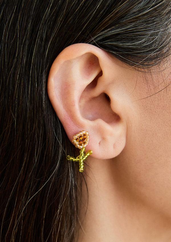 Pura Utz Brown Florecita Ear Stick