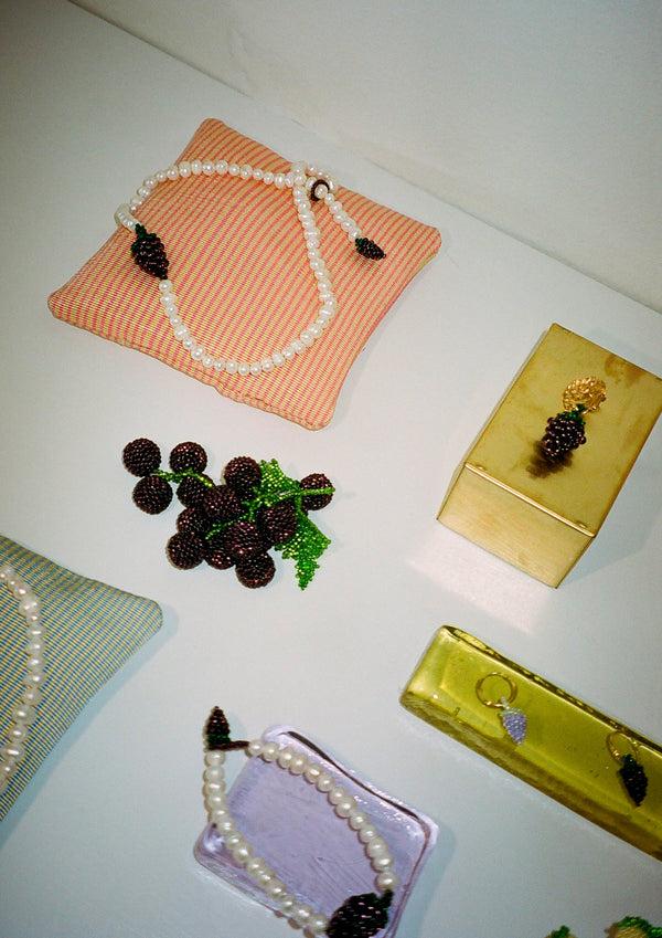 Pura Utz Grape Adornment