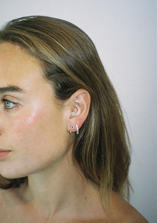 Pura Utz Green Flower Ear Stick