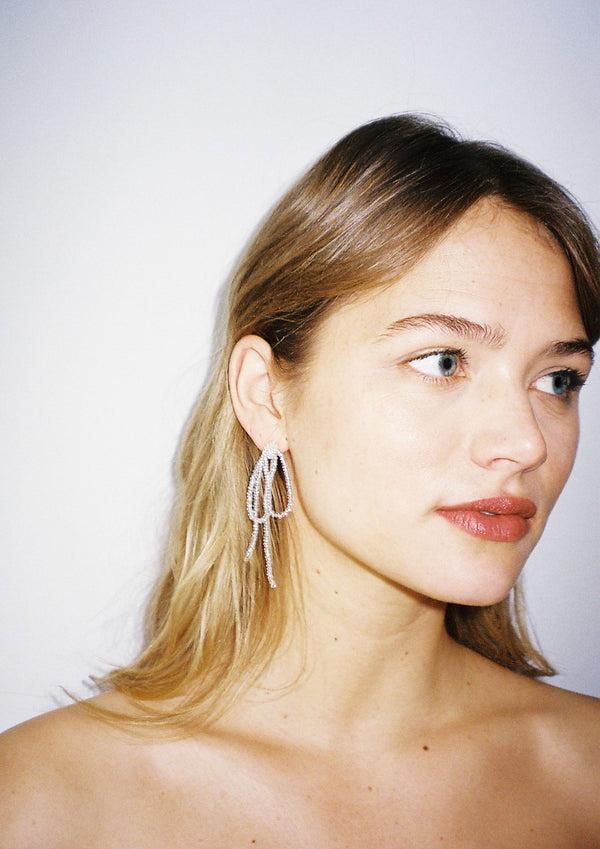 Pura Utz Sad Bow Ear Stick