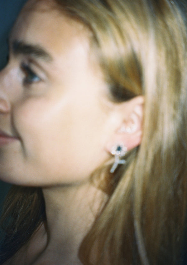 Pura Utz Silver Flor Ear Stick