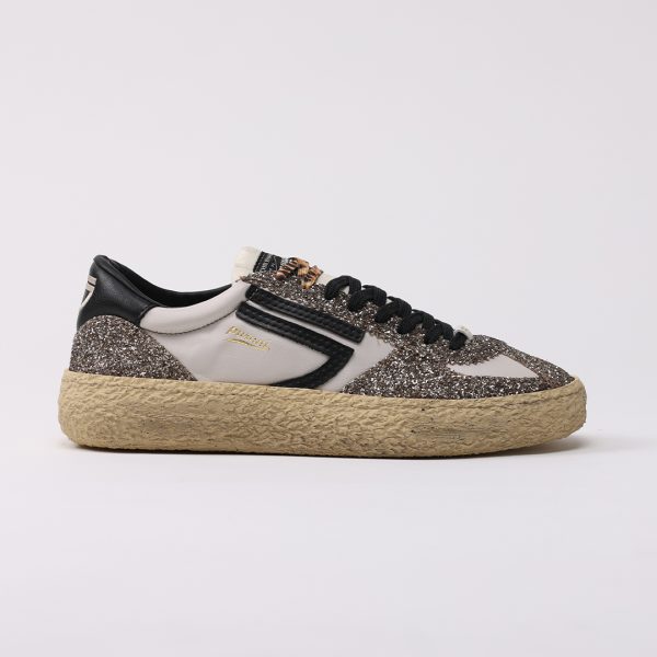 puraai CONFETTI Vegan leather white and glitter platinum logo and detail black.Outsole Vanilla double lace black and printed leopard. Vintage finishing.CONFETTI