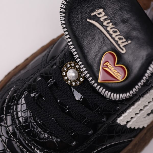 Puraai LACE STOPPER PAERL Logo Lace Stoppers Old Gold With Crystal Stones And Pearl