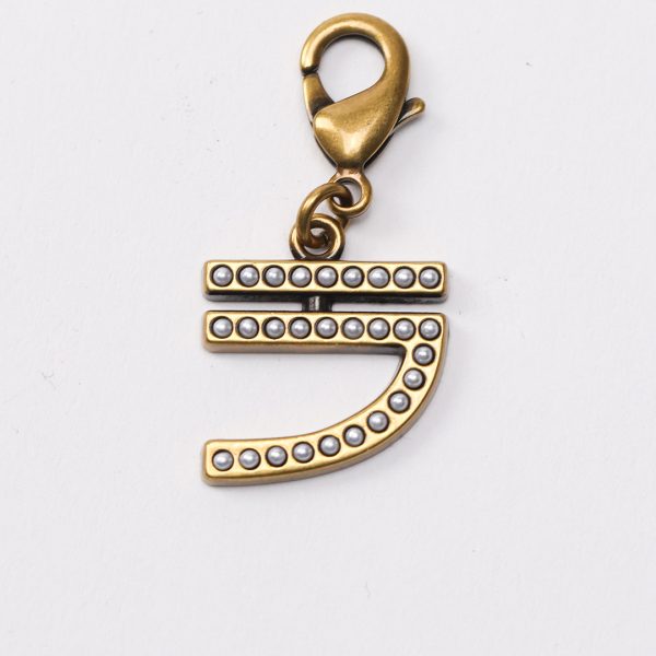puraai LOGO CHARM PEARL Logo charm old gold with diamond stones