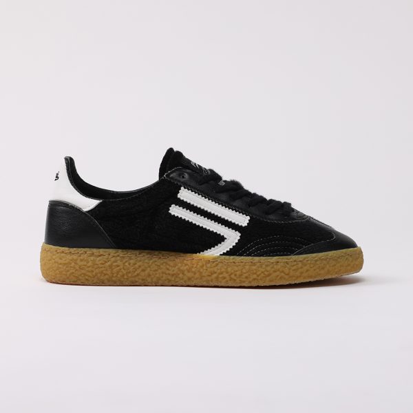 puraai MOONLESS Vegan leather and pony black detail butter.Outsole honey and lace black.MOONLESS