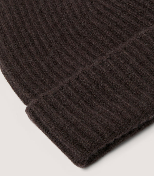 Purdey Ribbed Cashmere Beanie In Chocolate