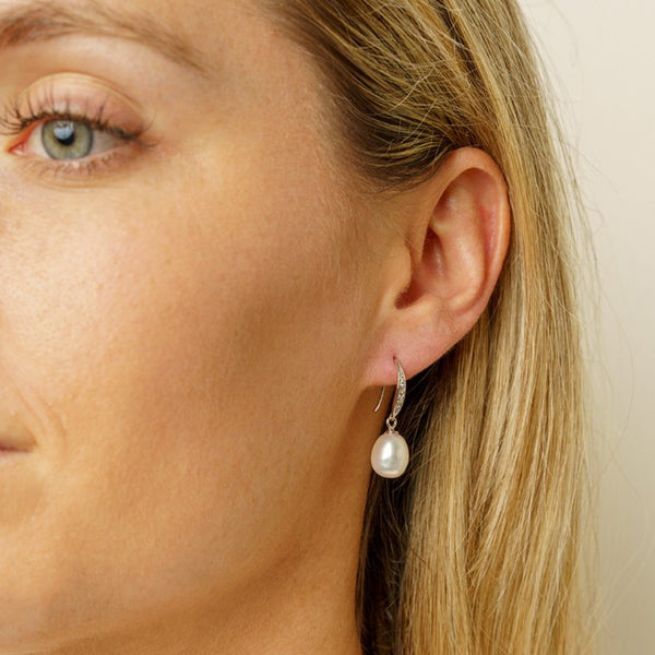 pure elements EVERYDAY LUXE EARRINGS