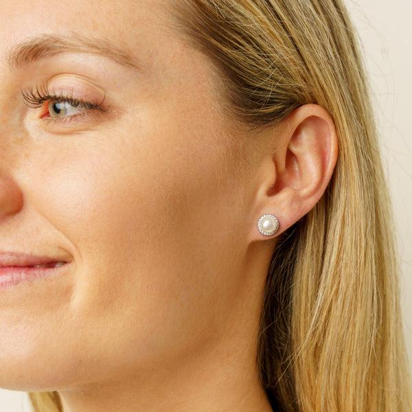 pure elements RADIANCE PEARL EARRINGS