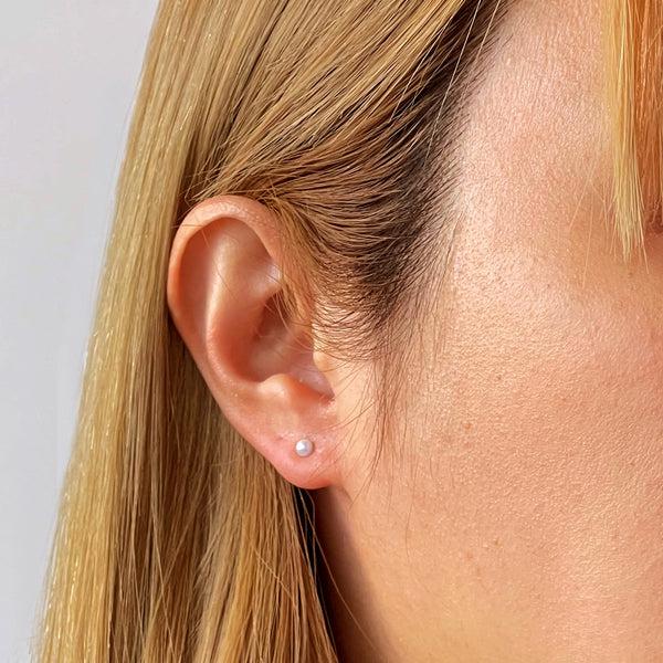 pure elements SEED PEARL STUDS