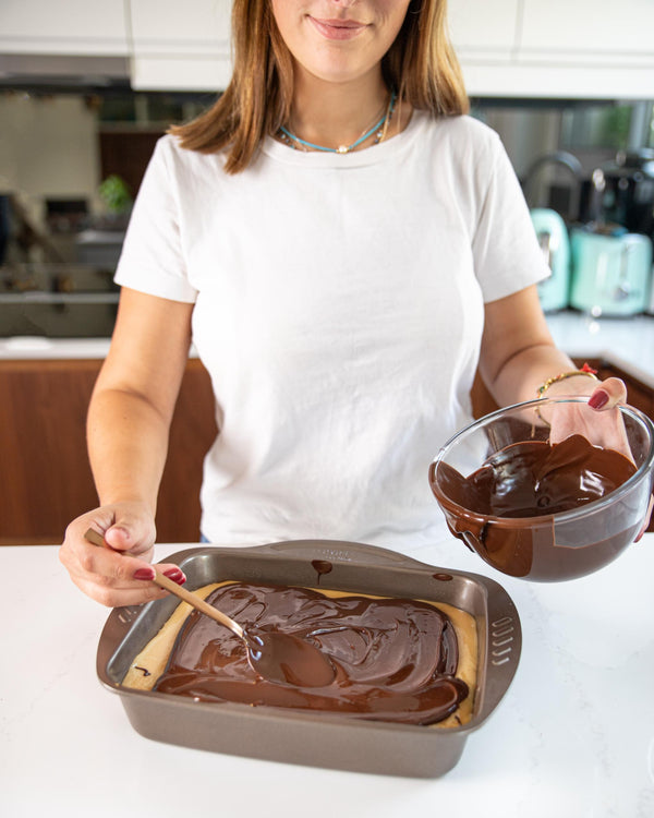 Pyrex Metal Brownie Mould With Easy Grip 28 X 22 Cm - AsimetriA