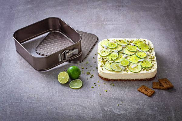 Pyrex Set Of 3 Metal Springform Pans - AsimetriA