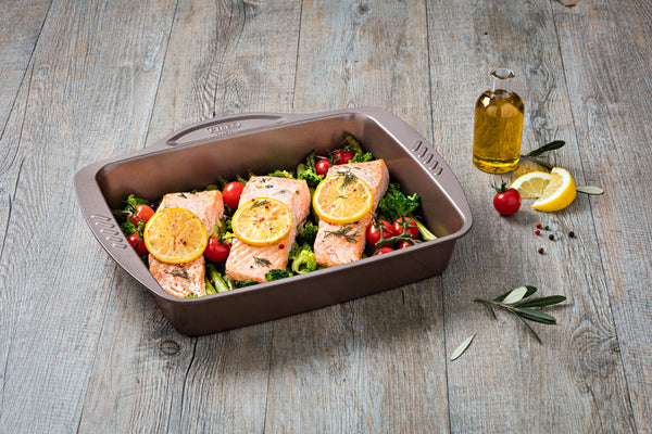 Pyrex Rectangular Metal Oven Dish With Easy Grip - AsimetriA