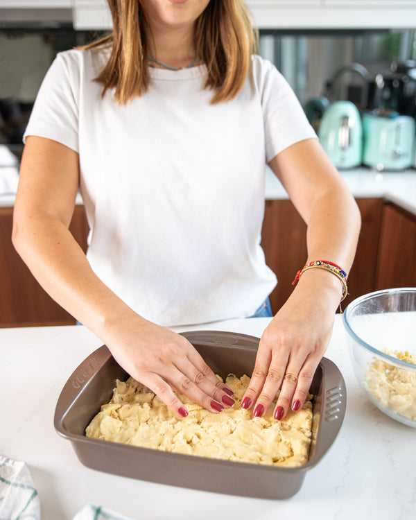 Pyrex Rectangular Metal Oven Dish With Easy Grip - AsimetriA